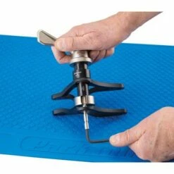 Park Tool Park OM-2 Bench Mat - 15" x 24.5", Blue | Tear/Abrasion/Shock Resistant 5 Park Tool Park OM-2 Bench Mat - 15" x 24.5", Blue | Tear/Abrasion/Shock Resistant -US Bikes & Cycling Sales 2023 unnamed file 5907